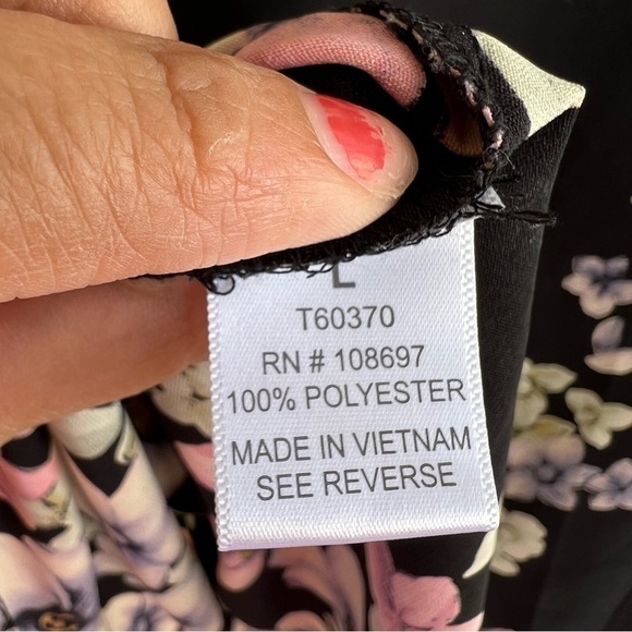 Black floral blouse Size Large by Sweet Rain - Picture 8 of 10